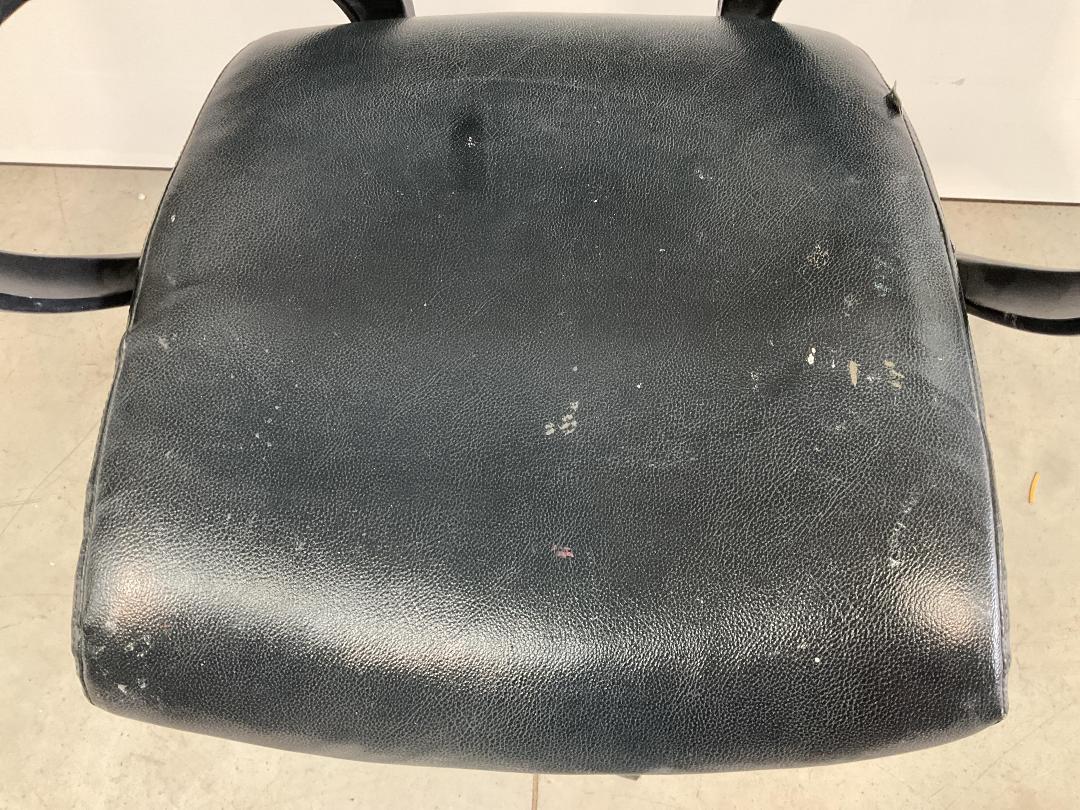 Photo '2' of Igo Black Coloured Office Chair