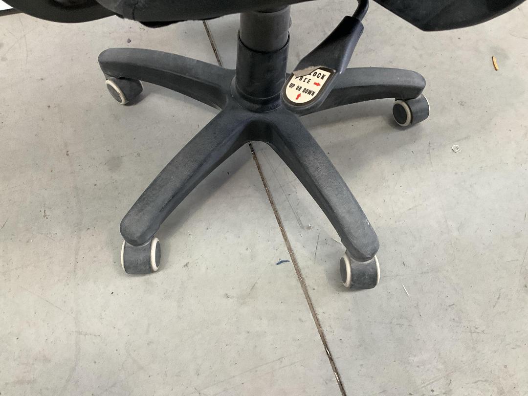 Photo '12' of Igo Black Coloured Office Chair