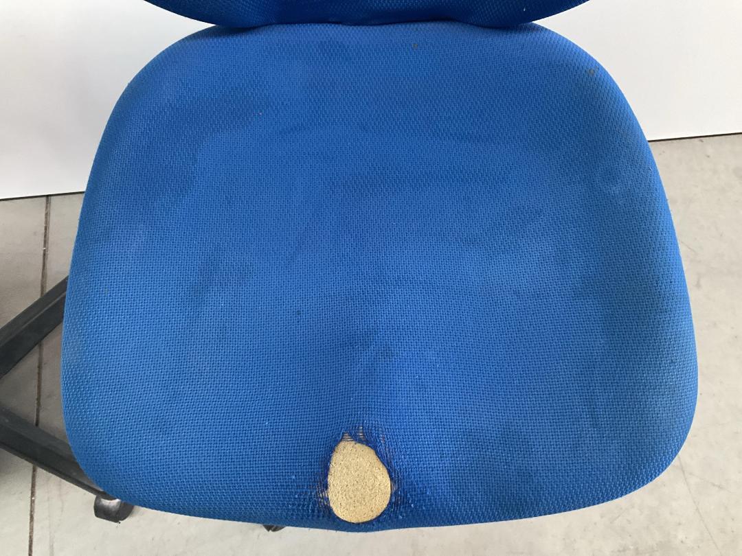 Photo '6' of 2x Blue Coloured Office Chairs