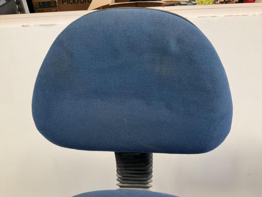 Photo '5' of 2x Blue Coloured Office Chairs