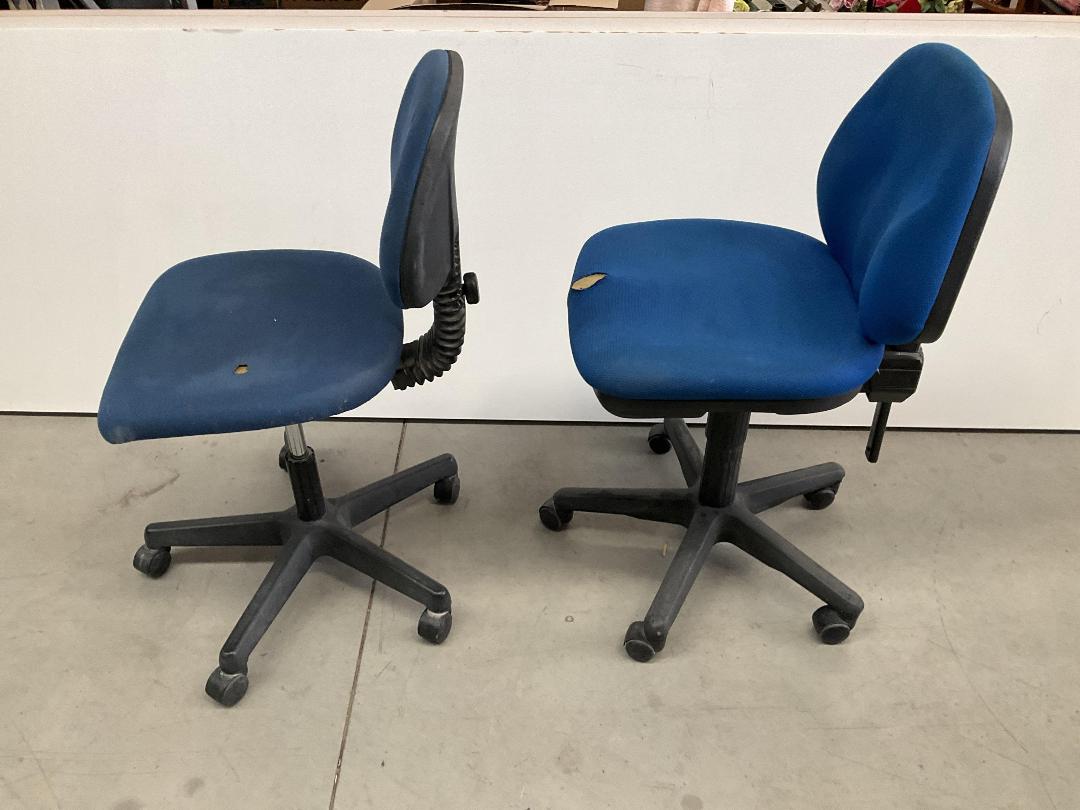 Photo '9' of 2x Blue Coloured Office Chairs