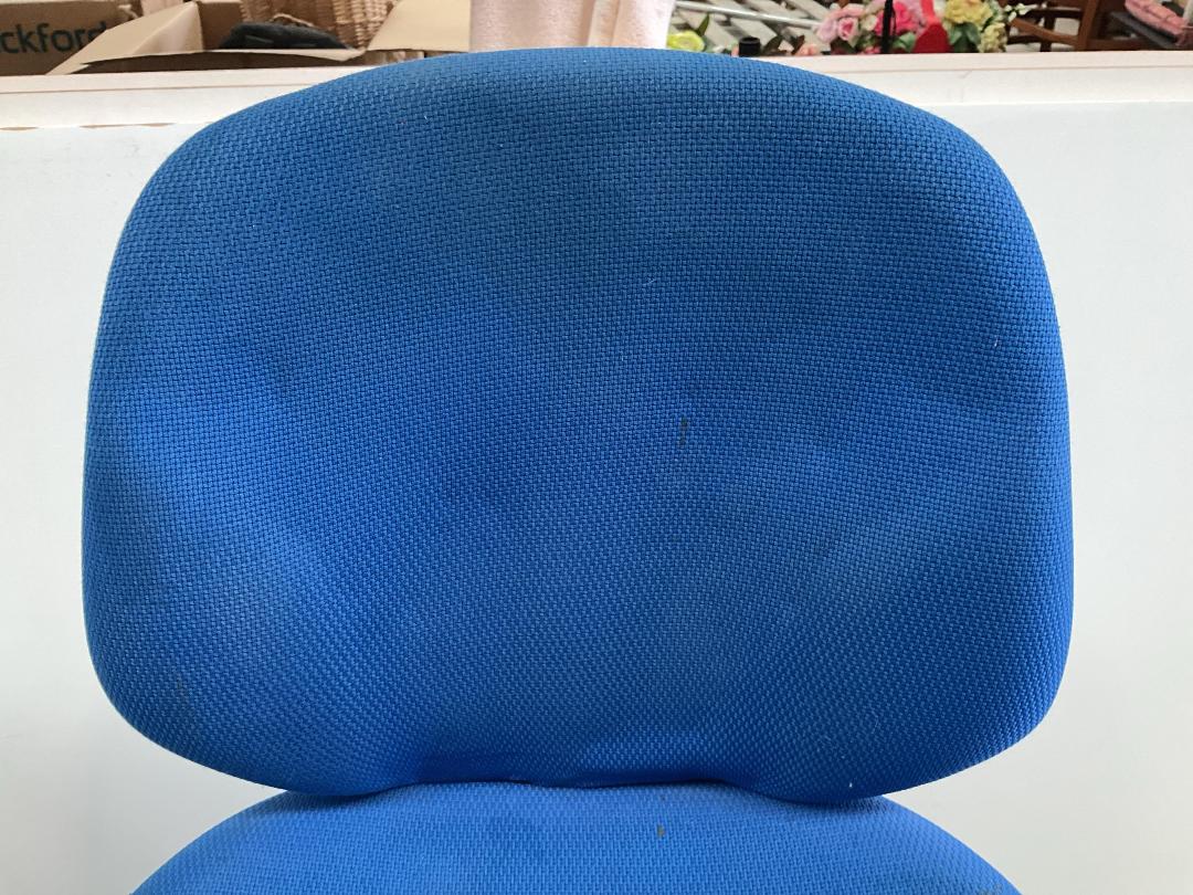 Photo '8' of 2x Blue Coloured Office Chairs
