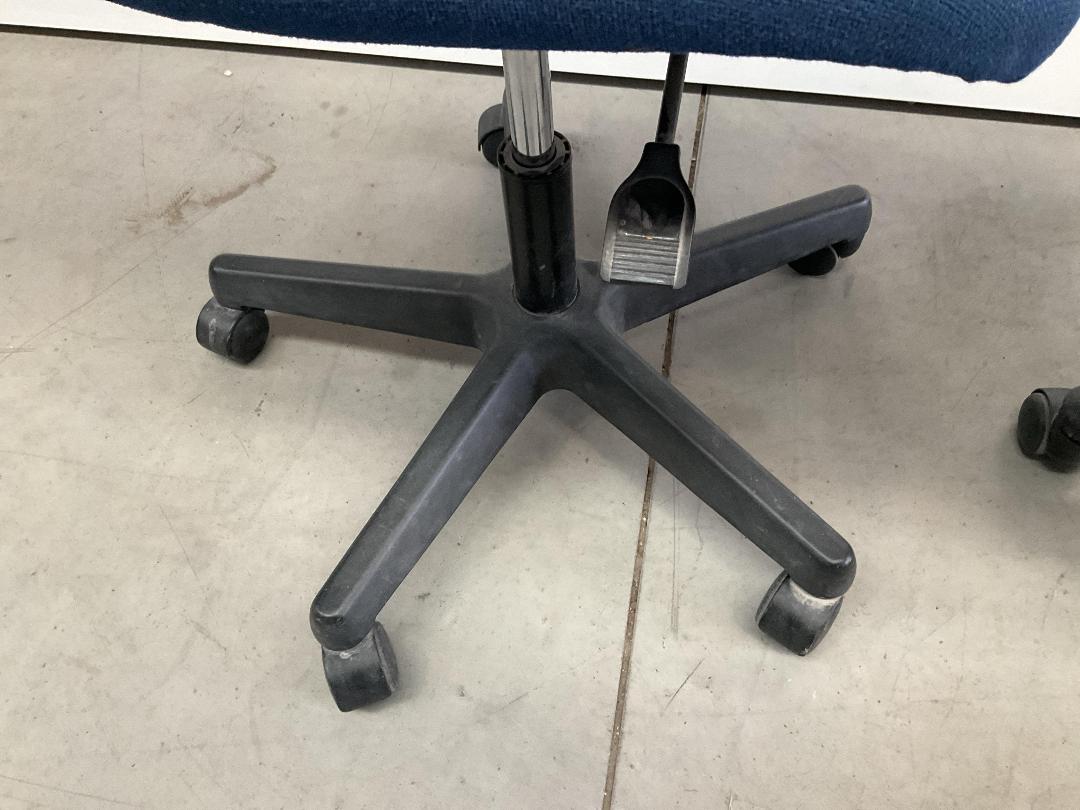 Photo '12' of 2x Blue Coloured Office Chairs