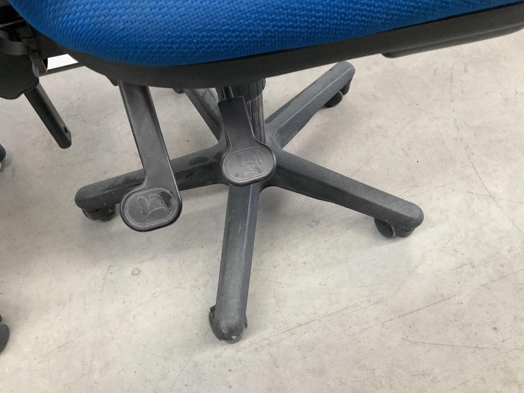 Photo '13' of 2x Blue Coloured Office Chairs