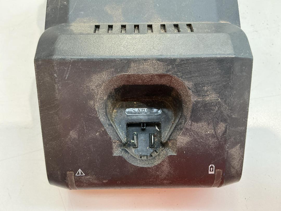 Photo '2' of Bosch Battery Charger & Battery