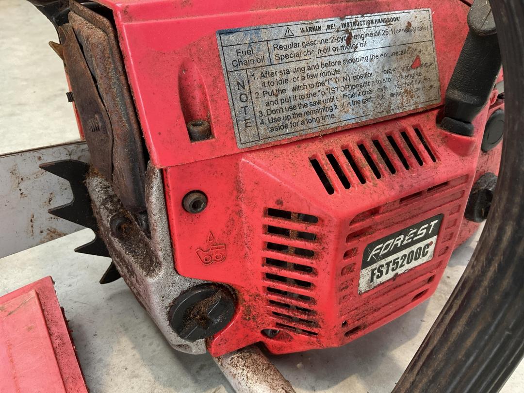Photo '3' of Forest Chainsaw Photo '3' of Forest Chainsaw