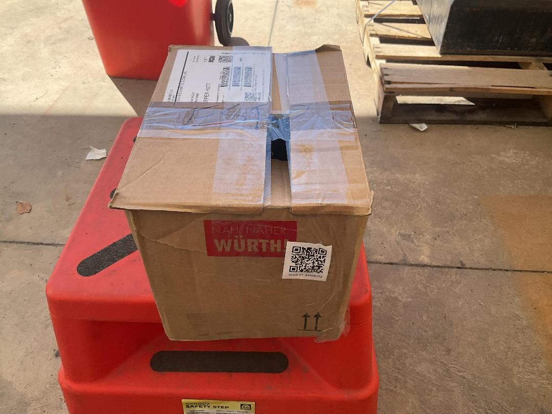 Photo '4' of Miscellaneous Nuts/Bolts/Washers