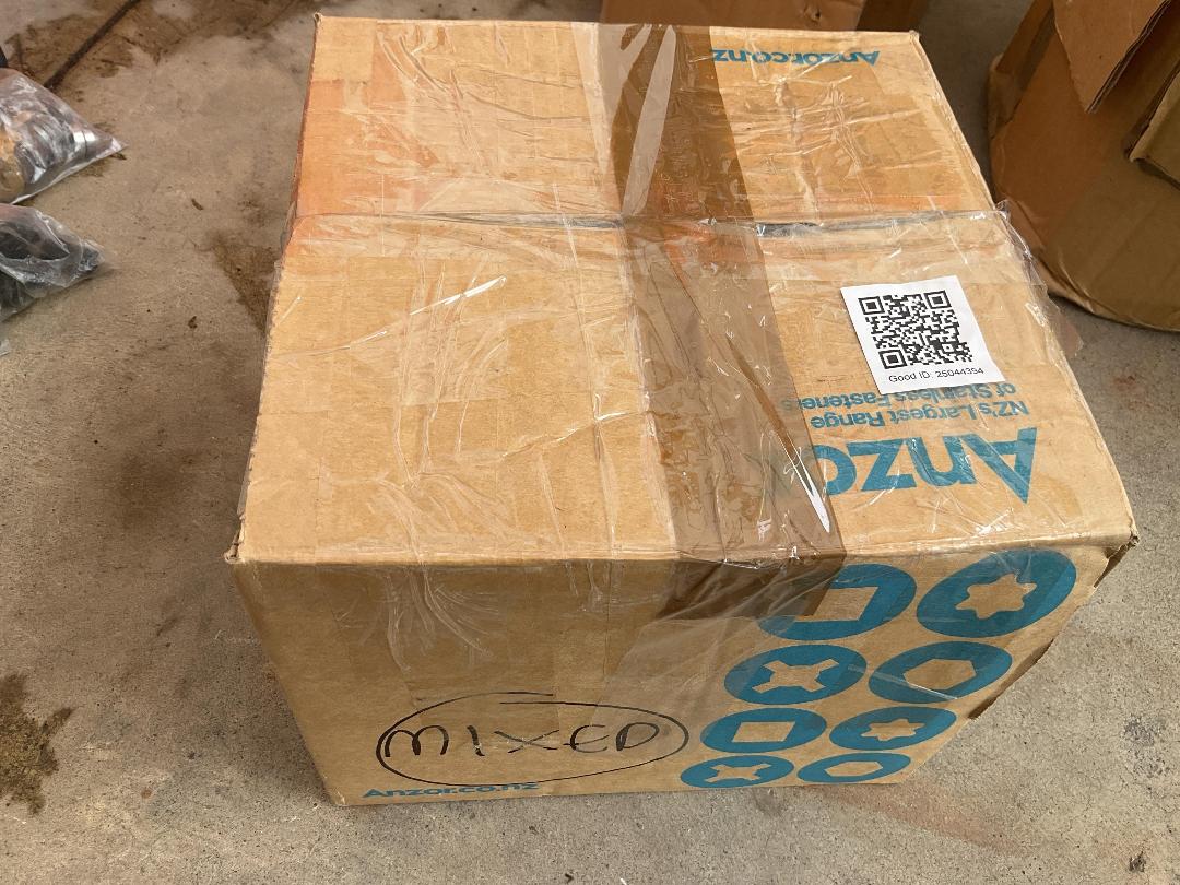 Photo '4' of Various Hose Clamps Photo '4' of Various Hose Clamps