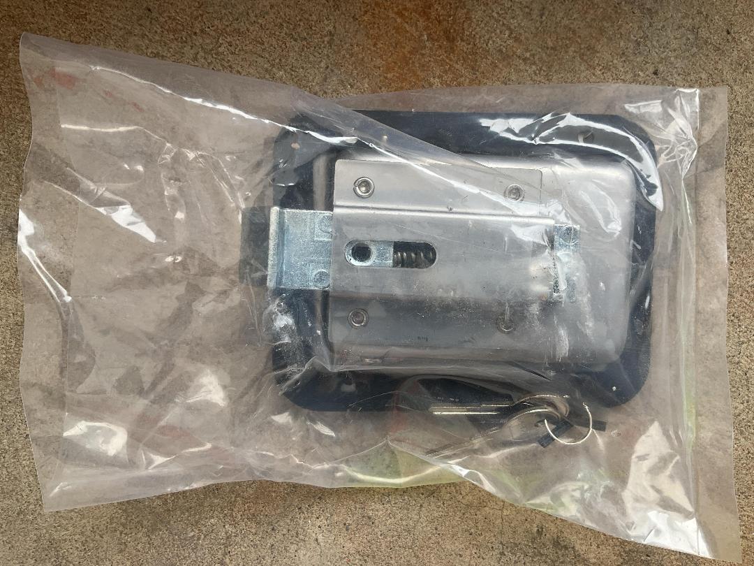 Photo '3' of Toolbox Lock Steel Paddle Handles x13