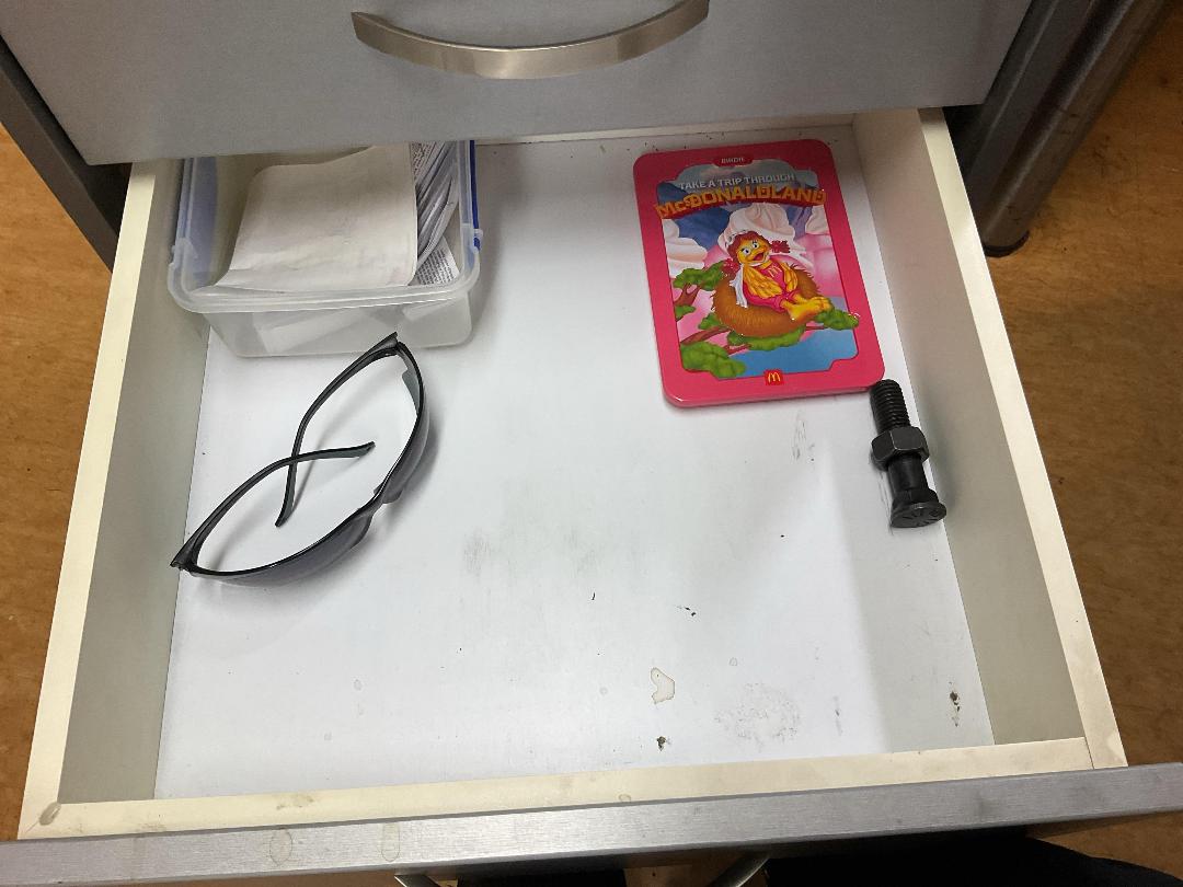 Photo '4' of 3 Drawer cabinet