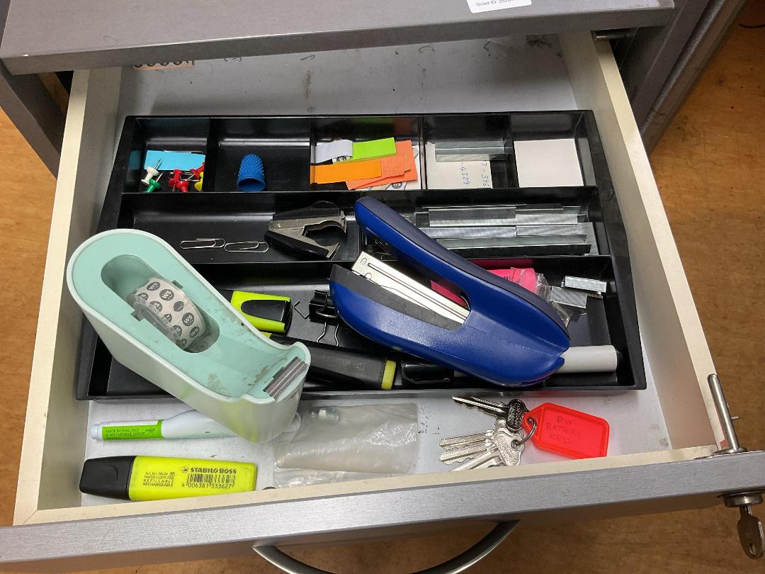 Photo '3' of 3 Drawer cabinet