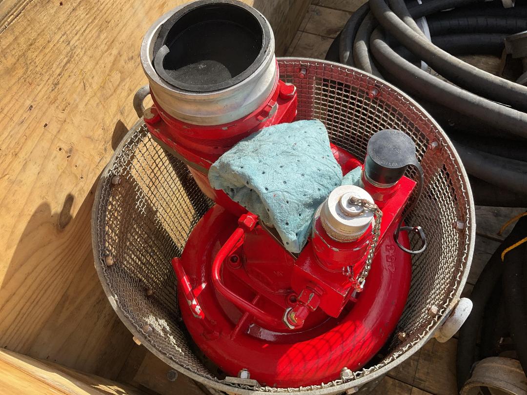 Photo '10' of Submersible Pump & Hoses