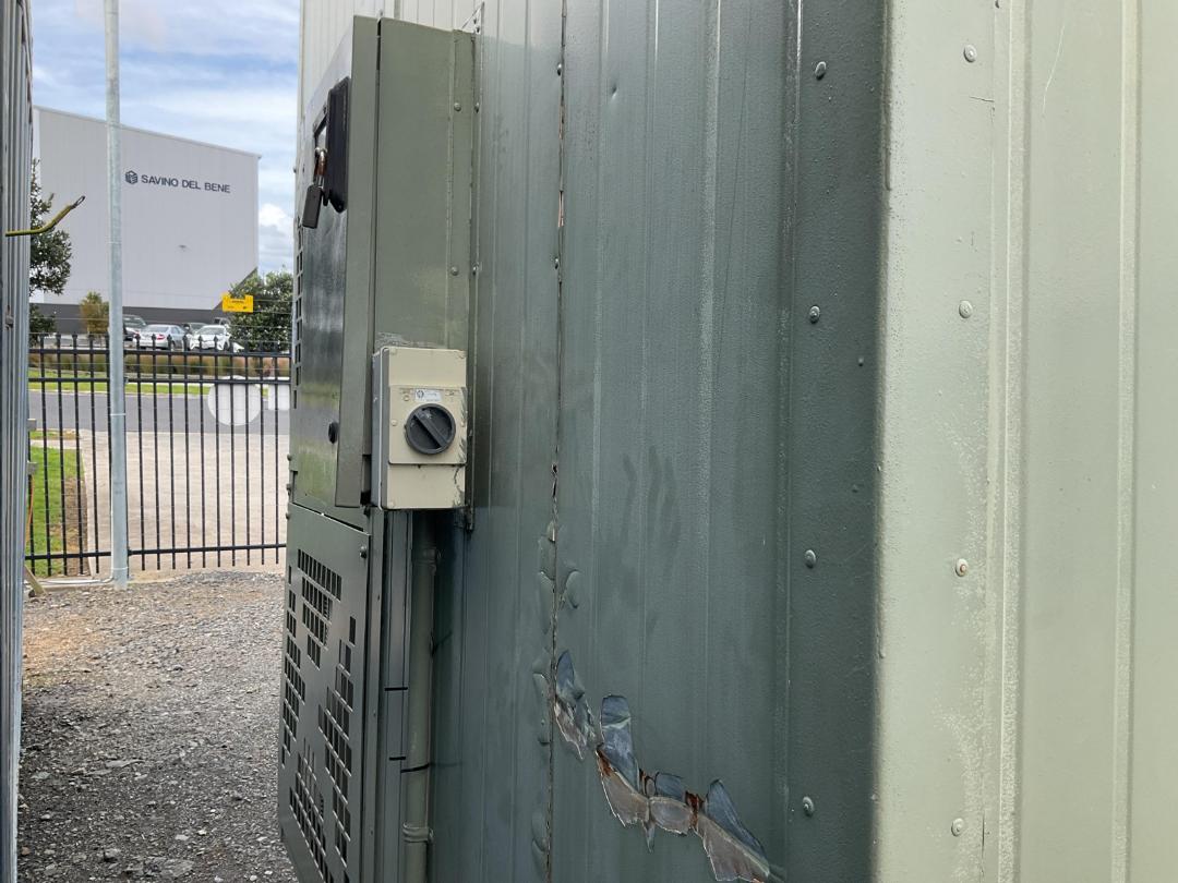 Photo '4' of Some kinda portacom Photo '4' of Some kinda portacom