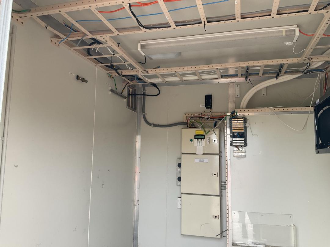 Photo '8' of Some kinda portacom Photo '8' of Some kinda portacom