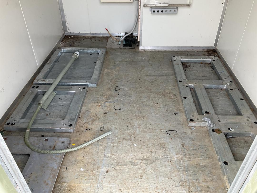 Photo '9' of Some kinda portacom Photo '9' of Some kinda portacom