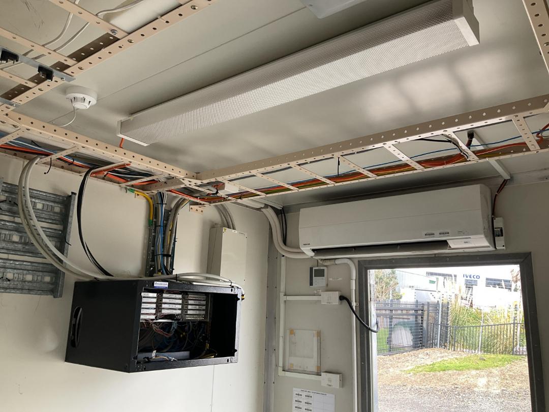 Photo '11' of Some kinda portacom Photo '11' of Some kinda portacom