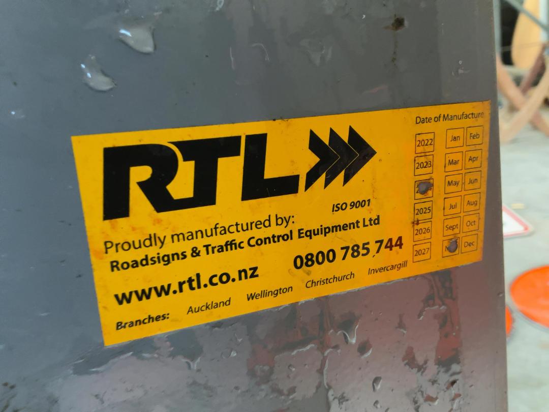 Photo '4' of 6x Temporary Traffic Signs "30"