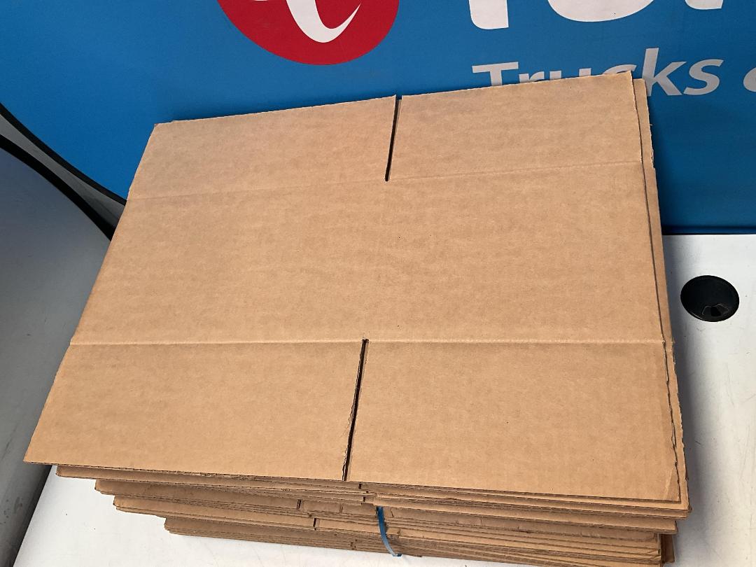 Photo '3' of 35x Approx Brown Coloured Boxes and a Basket *NEW*