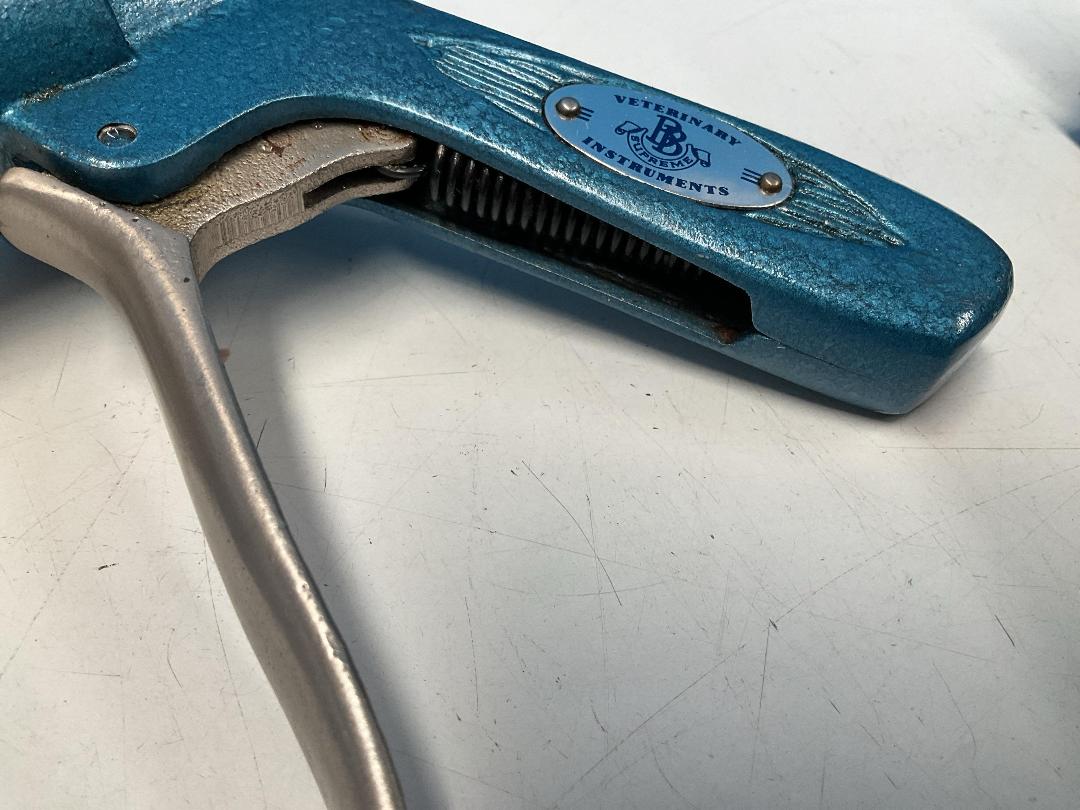 Photo '15' of BB Supreme Antique-Like Veterinary Pisolette Photo '15' of BB Supreme Antique-Like Veterinary Pisolette