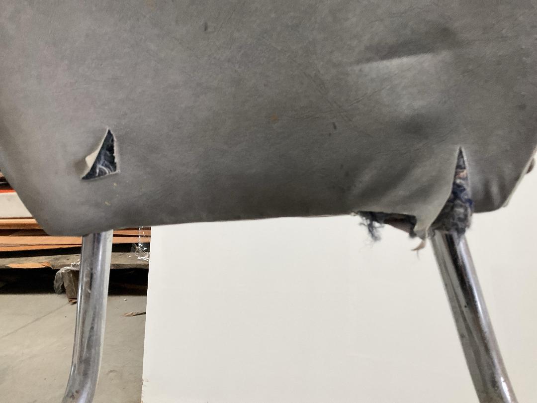 Photo '4' of 4x Grey Coloured Workshop Waiting Room Chairs or Similar Photo '4' of 4x Grey Coloured Workshop Waiting Room Chairs or Similar