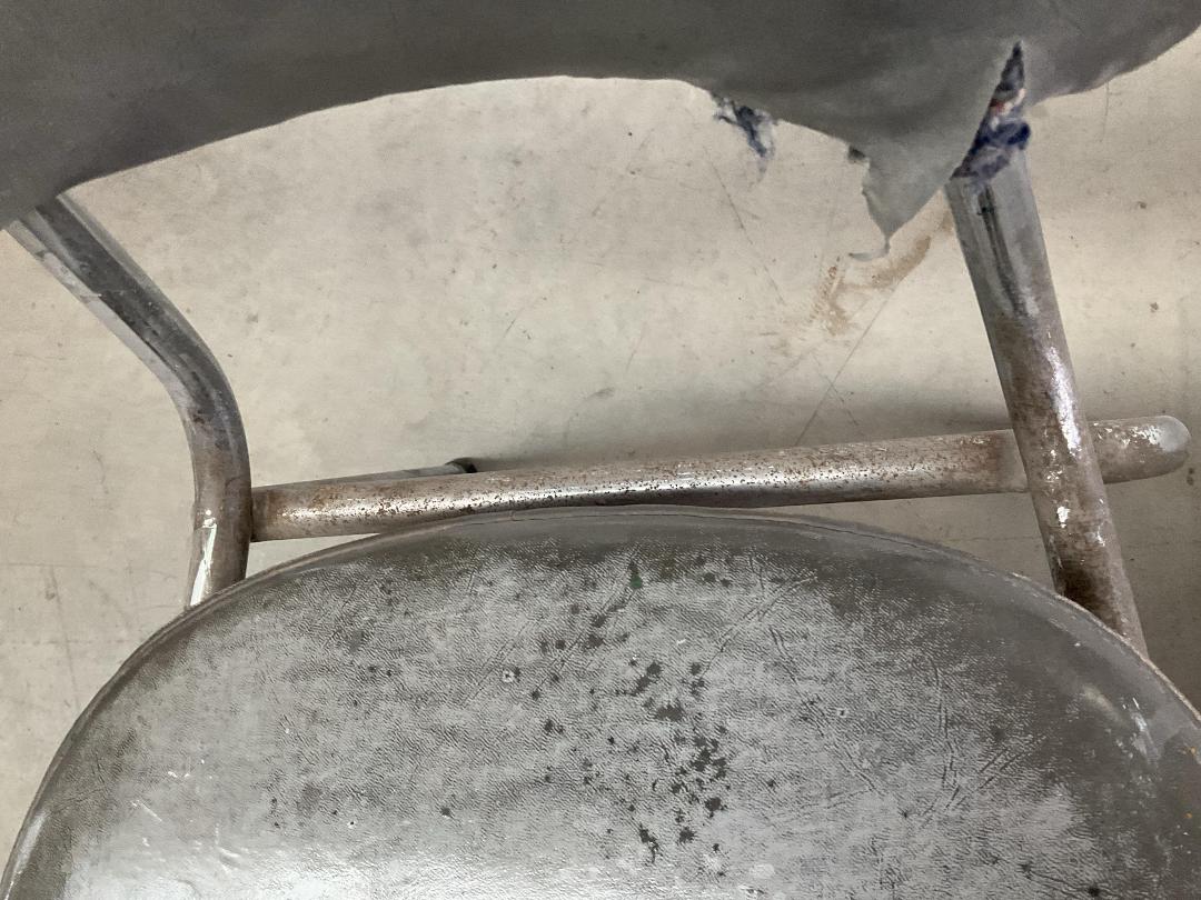 Photo '6' of 4x Grey Coloured Workshop Waiting Room Chairs or Similar Photo '6' of 4x Grey Coloured Workshop Waiting Room Chairs or Similar