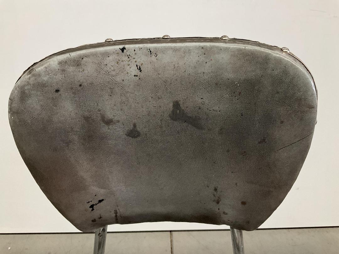 Photo '8' of 4x Grey Coloured Workshop Waiting Room Chairs or Similar Photo '8' of 4x Grey Coloured Workshop Waiting Room Chairs or Similar