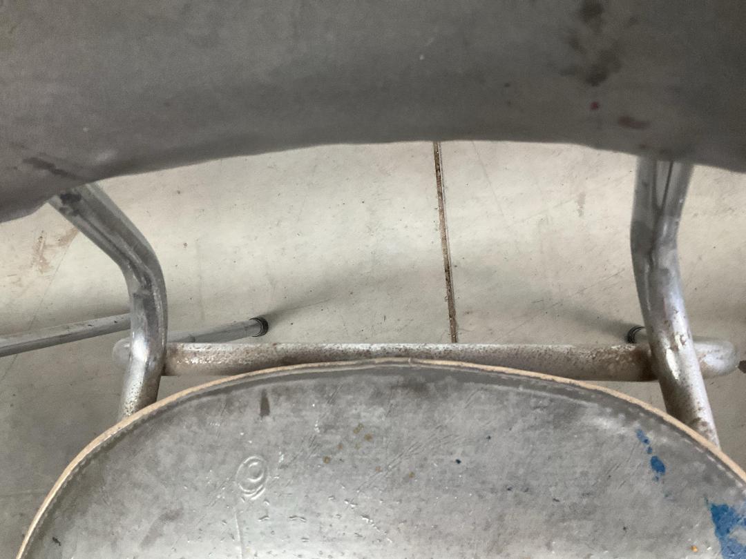 Photo '10' of 4x Grey Coloured Workshop Waiting Room Chairs or Similar Photo '10' of 4x Grey Coloured Workshop Waiting Room Chairs or Similar