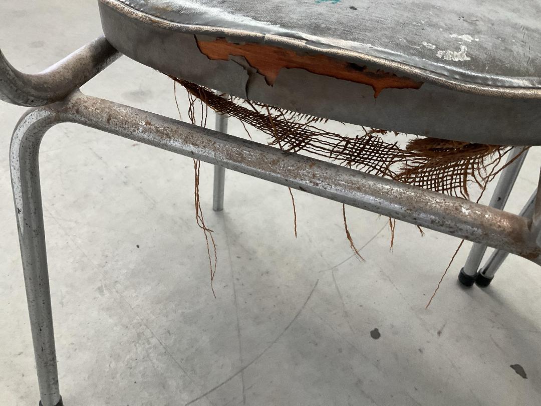 Photo '25' of 4x Grey Coloured Workshop Waiting Room Chairs or Similar Photo '25' of 4x Grey Coloured Workshop Waiting Room Chairs or Similar