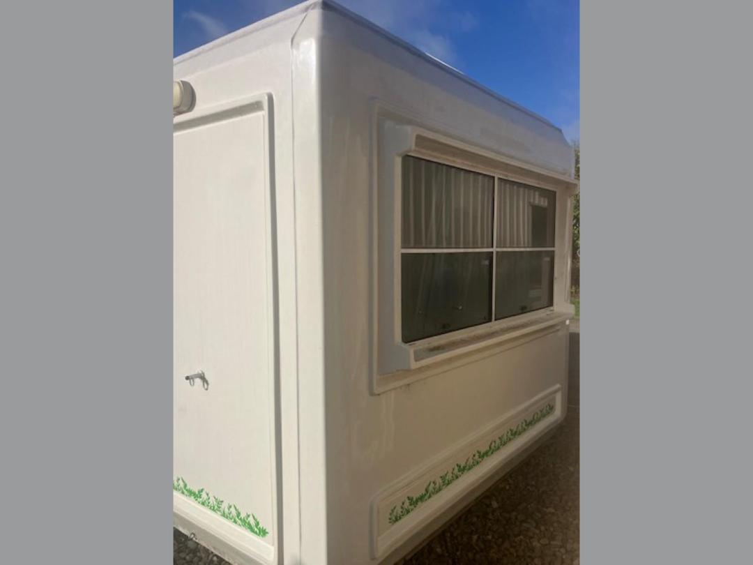 Photo '5' of EuroCabin Self Contained Unused