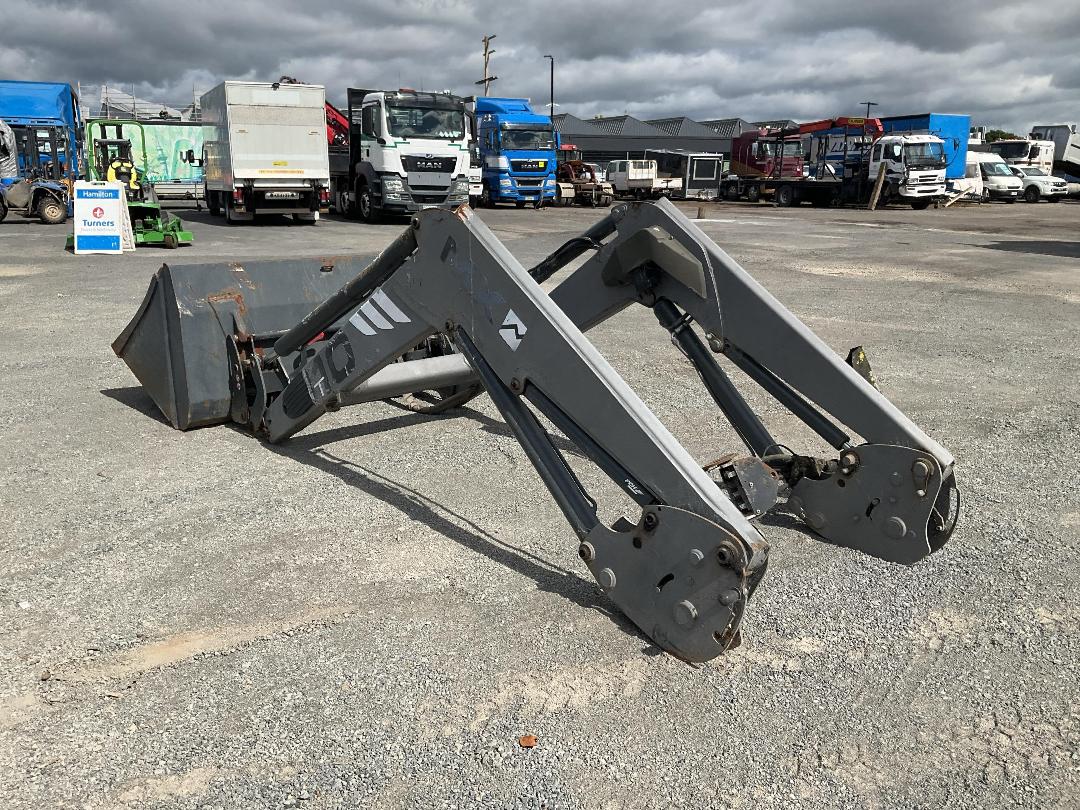 Photo '5' of FEL and bucket