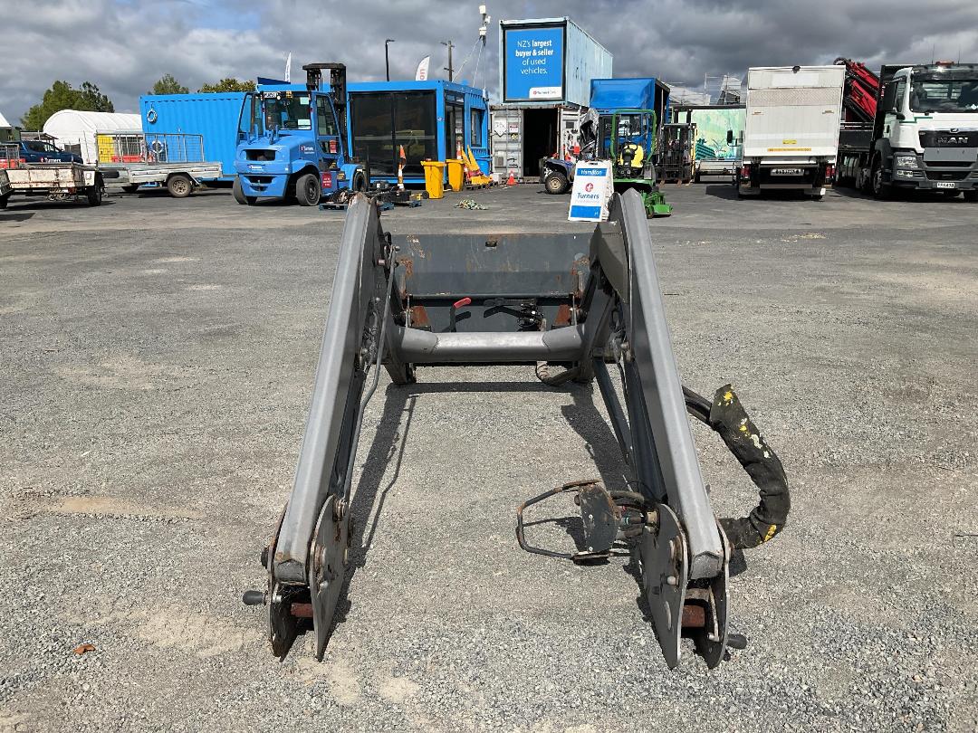 Photo '4' of FEL and bucket