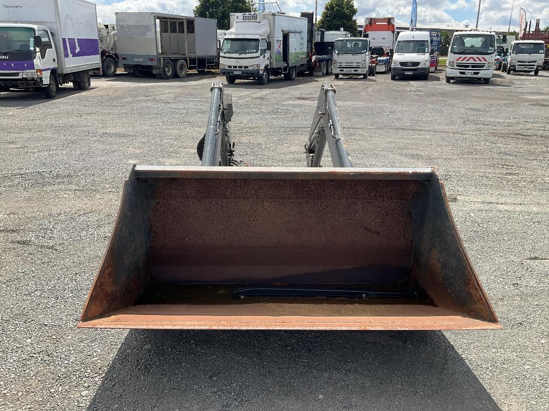 Photo '8' of FEL and bucket