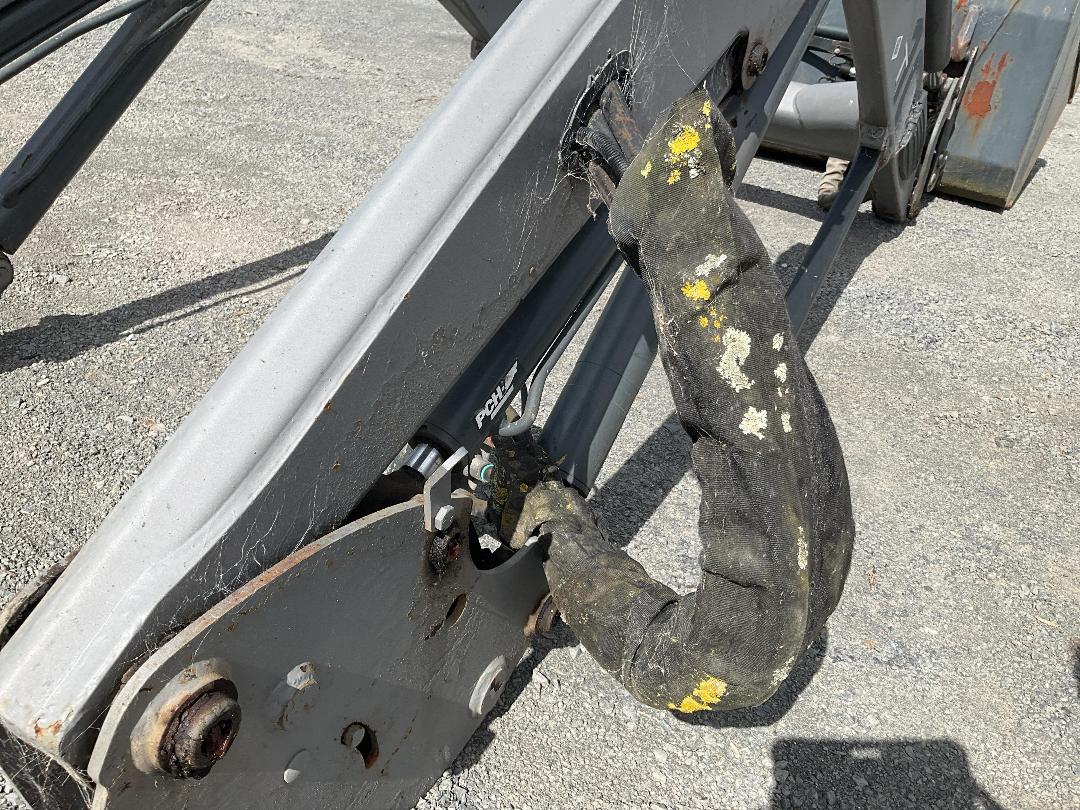 Photo '10' of FEL and bucket