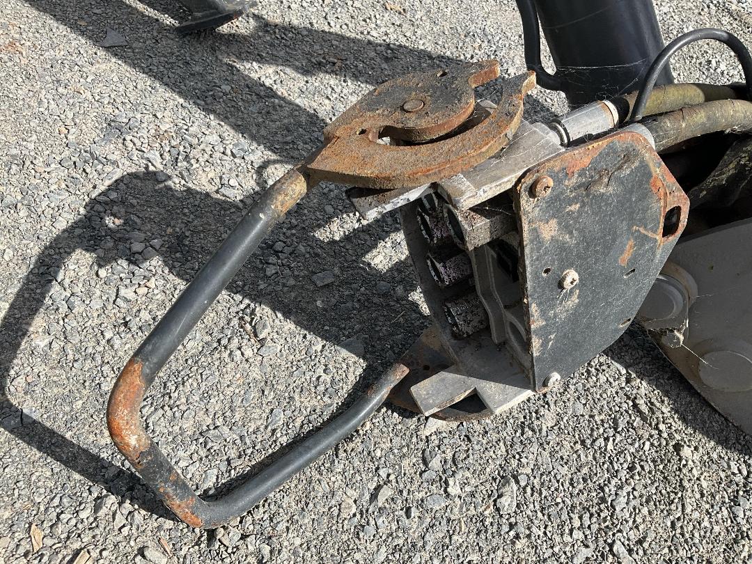 Photo '11' of FEL and bucket