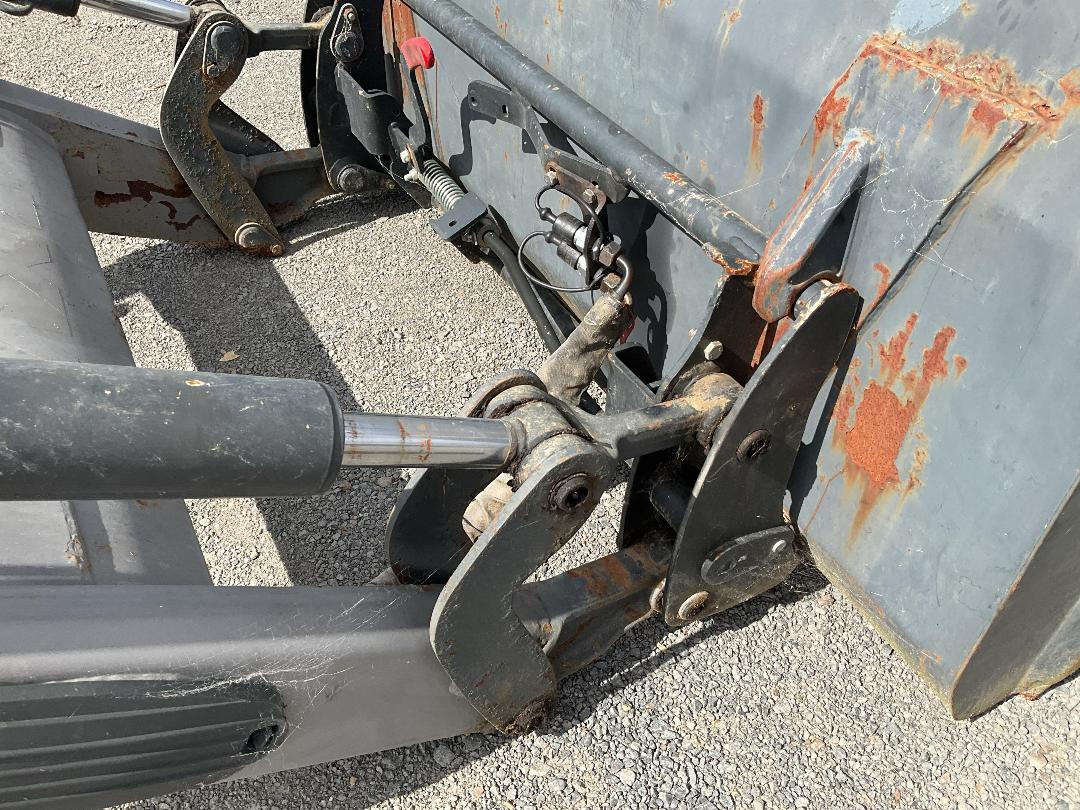 Photo '15' of FEL and bucket