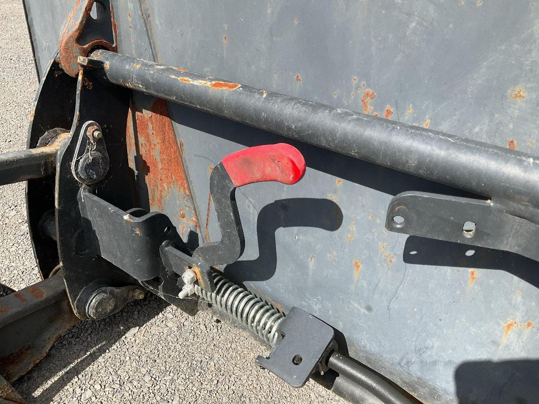 Photo '17' of FEL and bucket