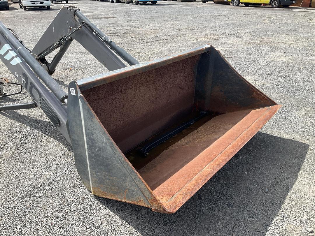 Photo '18' of FEL and bucket