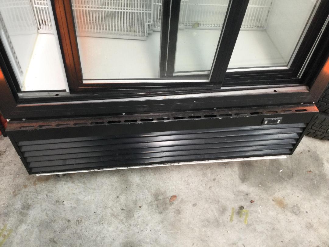 Photo '2' of Upright Beverage Fridge