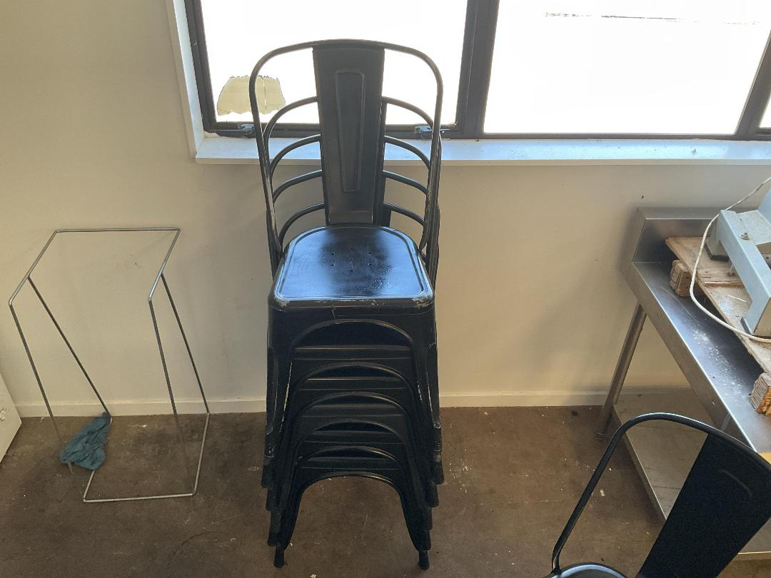 Photo '2' of 7 x black steel chairs