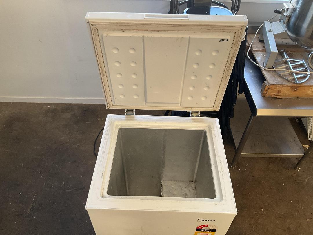 Photo '4' of Midea 99L Chest Freezer Photo '4' of Midea 99L Chest Freezer