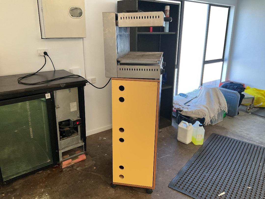 Photo '2' of Waldorf Electric grill on tall cabinet