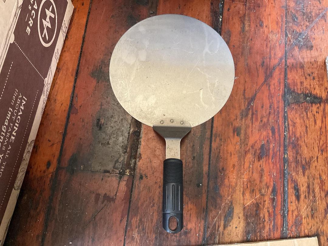 Photo '6' of Box of Fry baskets and miscellaneous cookware