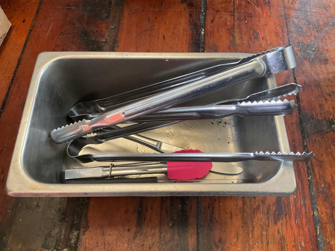 Photo '7' of Box of Fry baskets and miscellaneous cookware