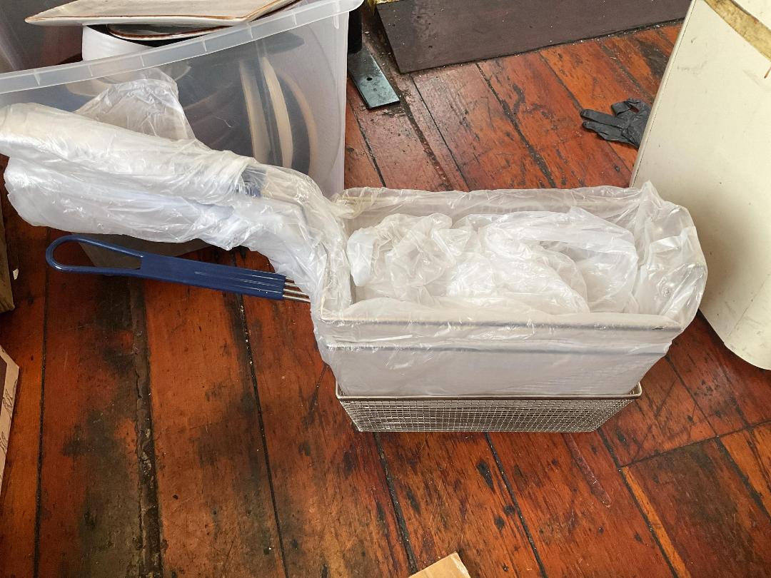 Photo '9' of Box of Fry baskets and miscellaneous cookware