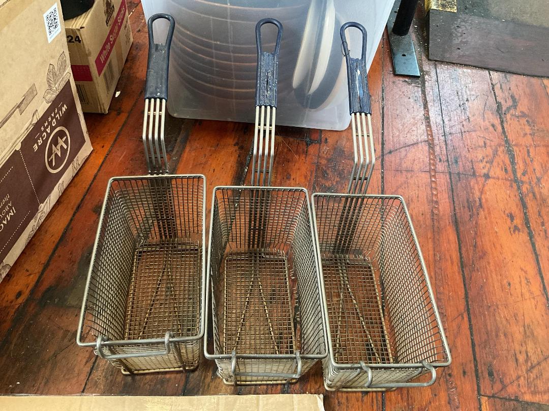 Photo '11' of Box of Fry baskets and miscellaneous cookware
