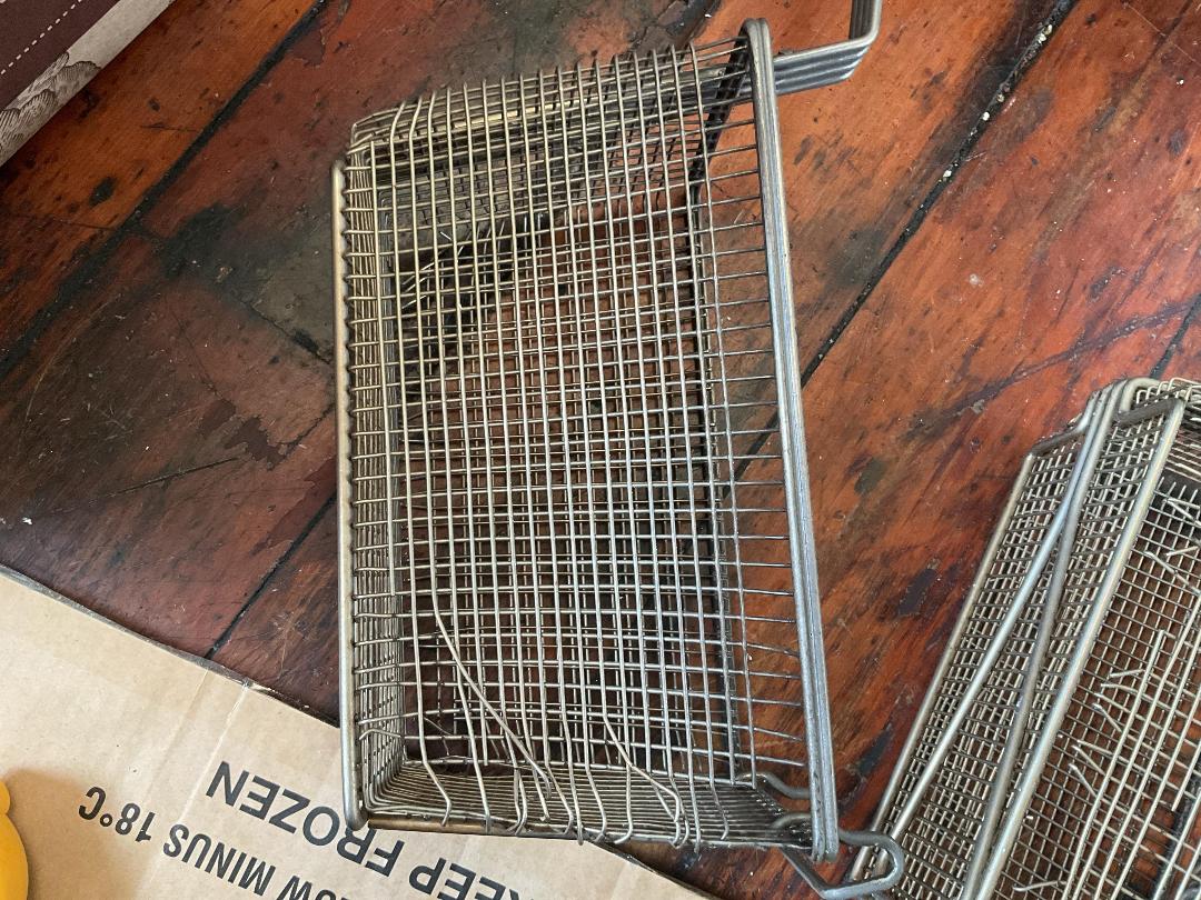 Photo '14' of Box of Fry baskets and miscellaneous cookware