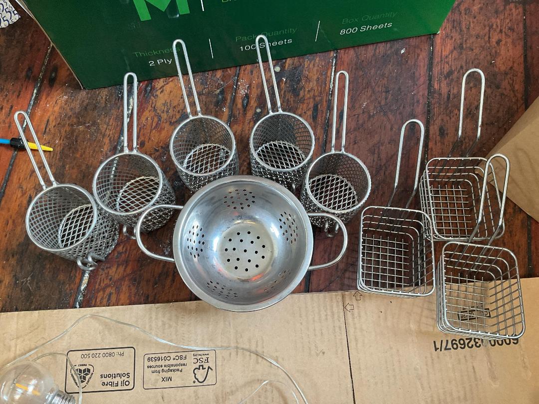 Photo '4' of Box of miscellaneous display and serving items