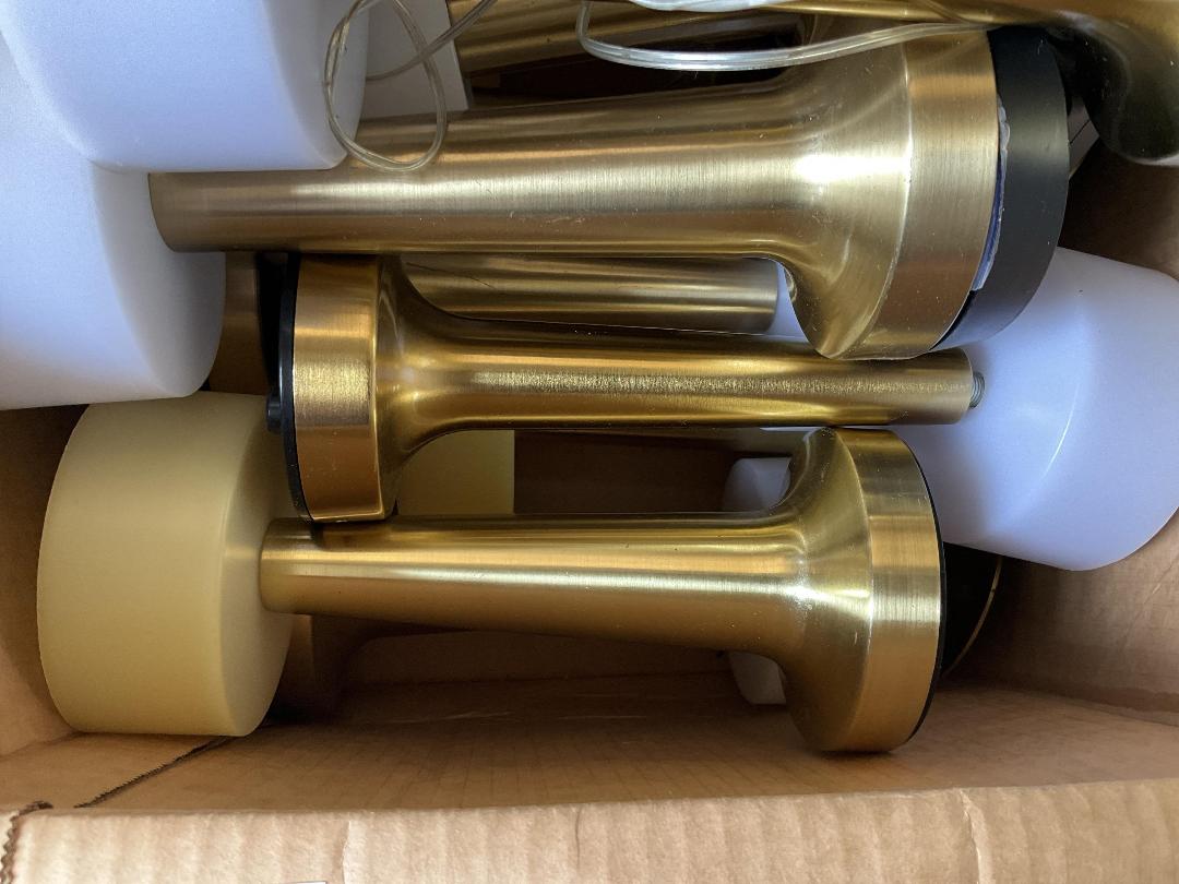 Photo '4' of Box of miscellaneous lights