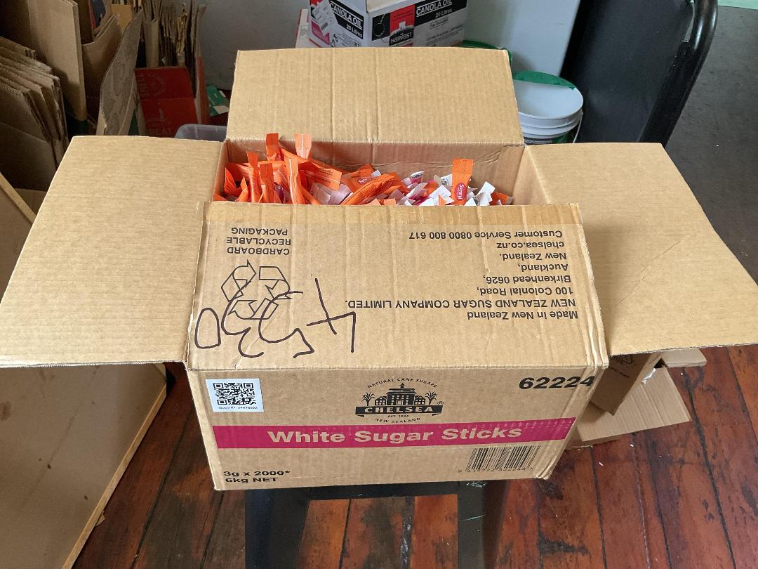 Photo '3' of Box of Sugar and sweetener sachets