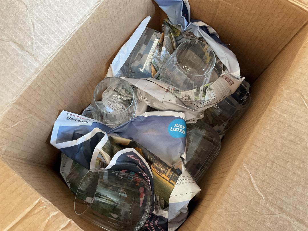 Photo '2' of Box of Rum of Fiji glasses